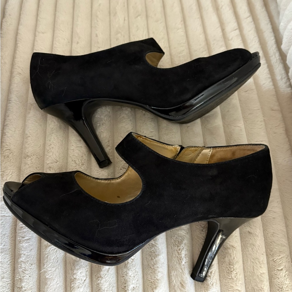Bandolino Black Peep-Toe Heels- Used